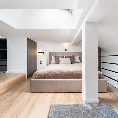 Wielopole Floor By Hostly *