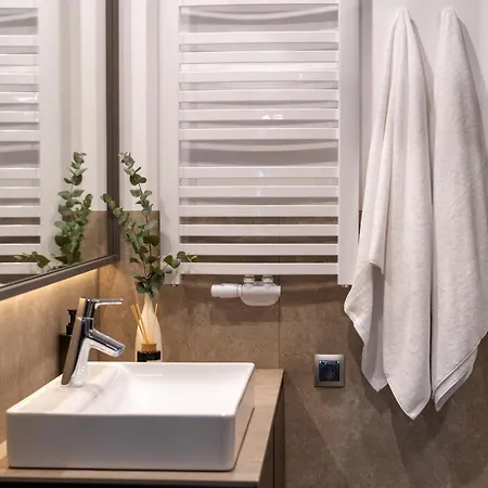 Wielopole Floor By Hostly *