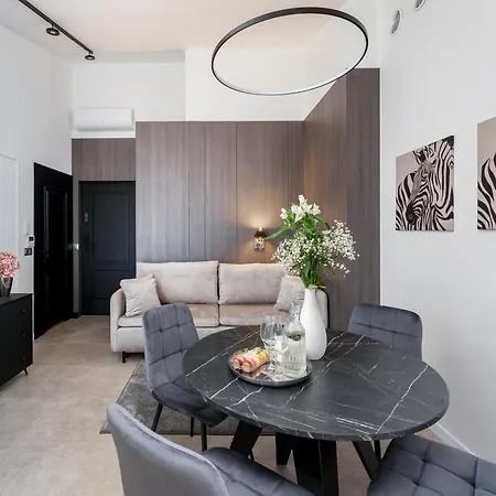 Wielopole Floor By Hostly شقة *