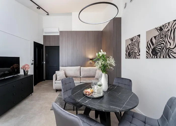 Wielopole Floor By Hostly Apartamento *