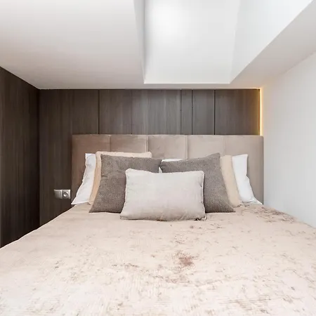 Apartman Wielopole Floor By Hostly *