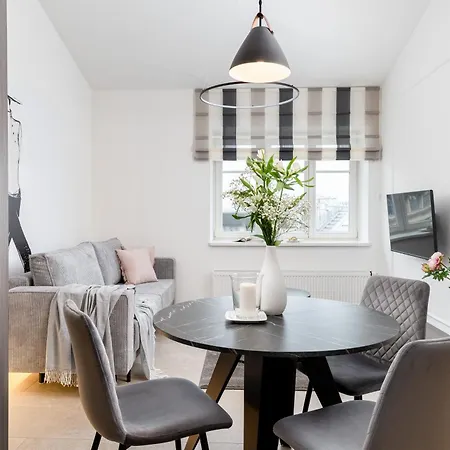 Wielopole Floor By Hostly *